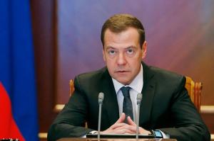 Медведев поручил подготовить предложения по продлению продэмбарго до конца 2017 года