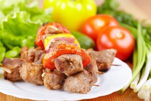 Эксперты подсчитали стоимость мяса для шашлыка в Астраханской области